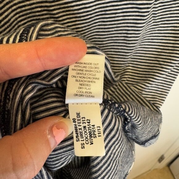 Banana Republic women’s striped t-shirt with gold neckline size XS - Picture 4 of 10